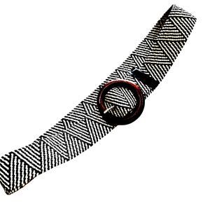 Woven belt black and beige stretch  with brown wooden ring buckle beachy casual